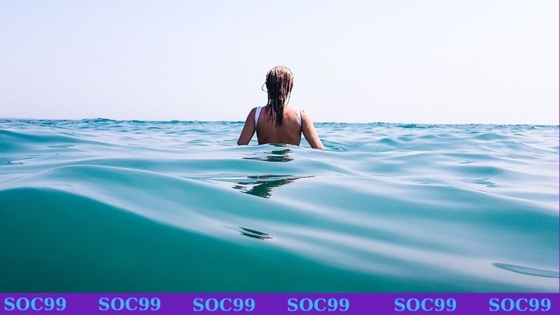 Chiêm bao thấy uống nước biển là sao?